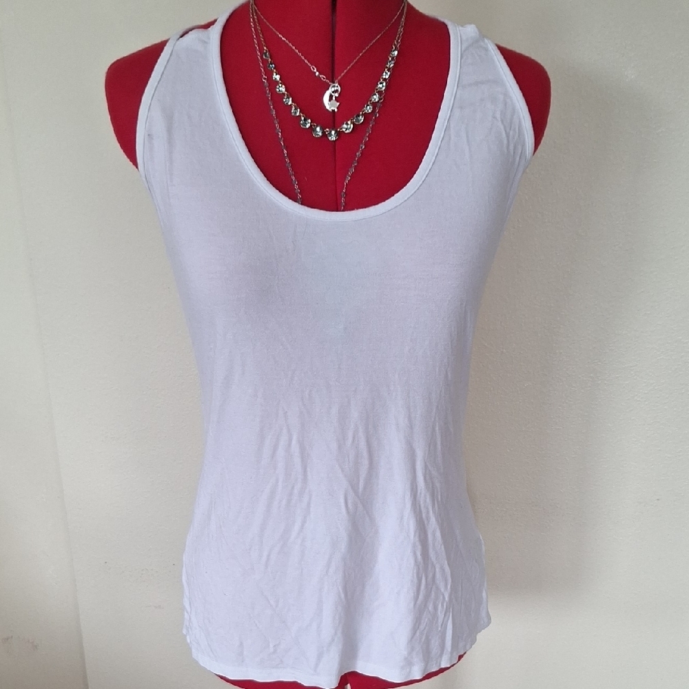 Red By BkE White Fitted Tank Top Scoop Neck Size L